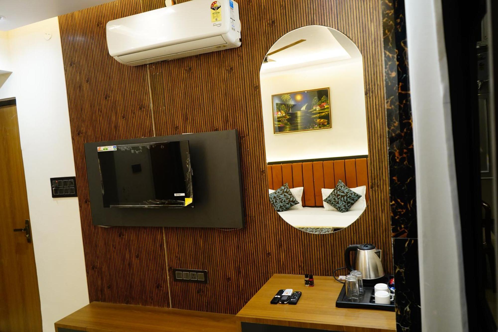 Hotel Shakuntla Palace - 400 Meters Away From Vishnu Pad Temple 7 Mins Walk Gaya Exterior foto