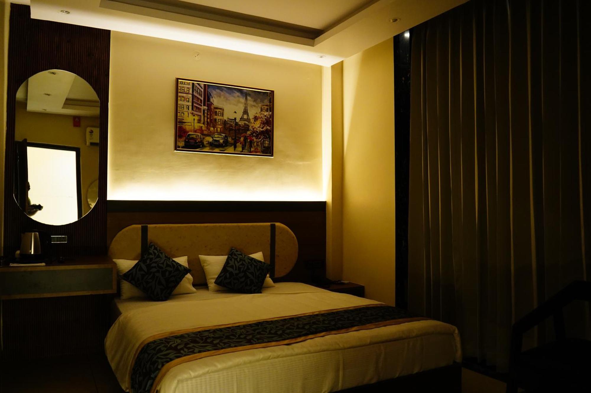 Hotel Shakuntla Palace - 400 Meters Away From Vishnu Pad Temple 7 Mins Walk Gaya Exterior foto